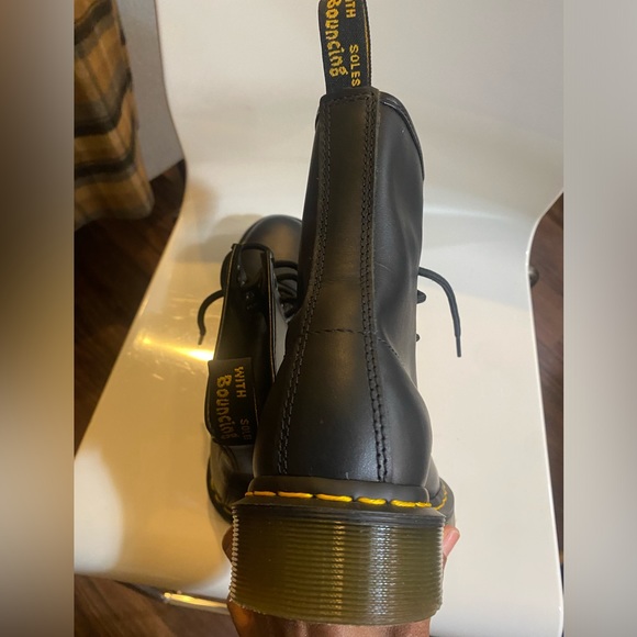 ⭐️ Dr. Martens | 1460 Smooth Leather Lace-up Boots | Black | US 9 - Picture 8 of 15